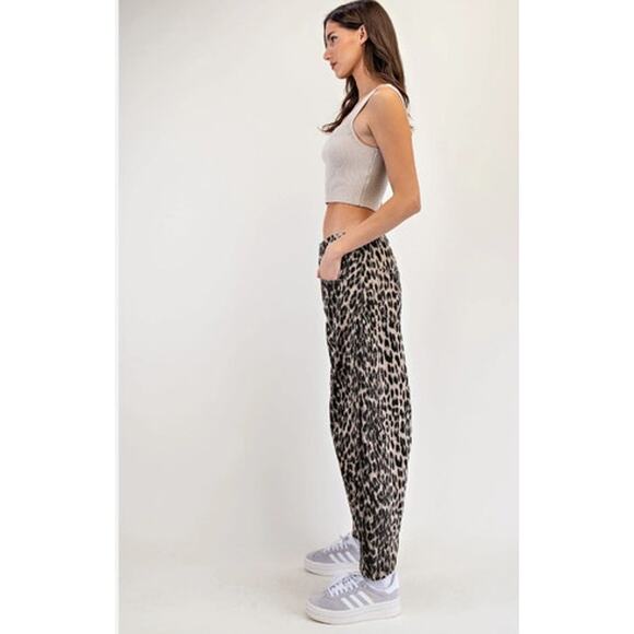 Eesome Leopard Print Barrel Jeans Size Large - Picture 3 of 9